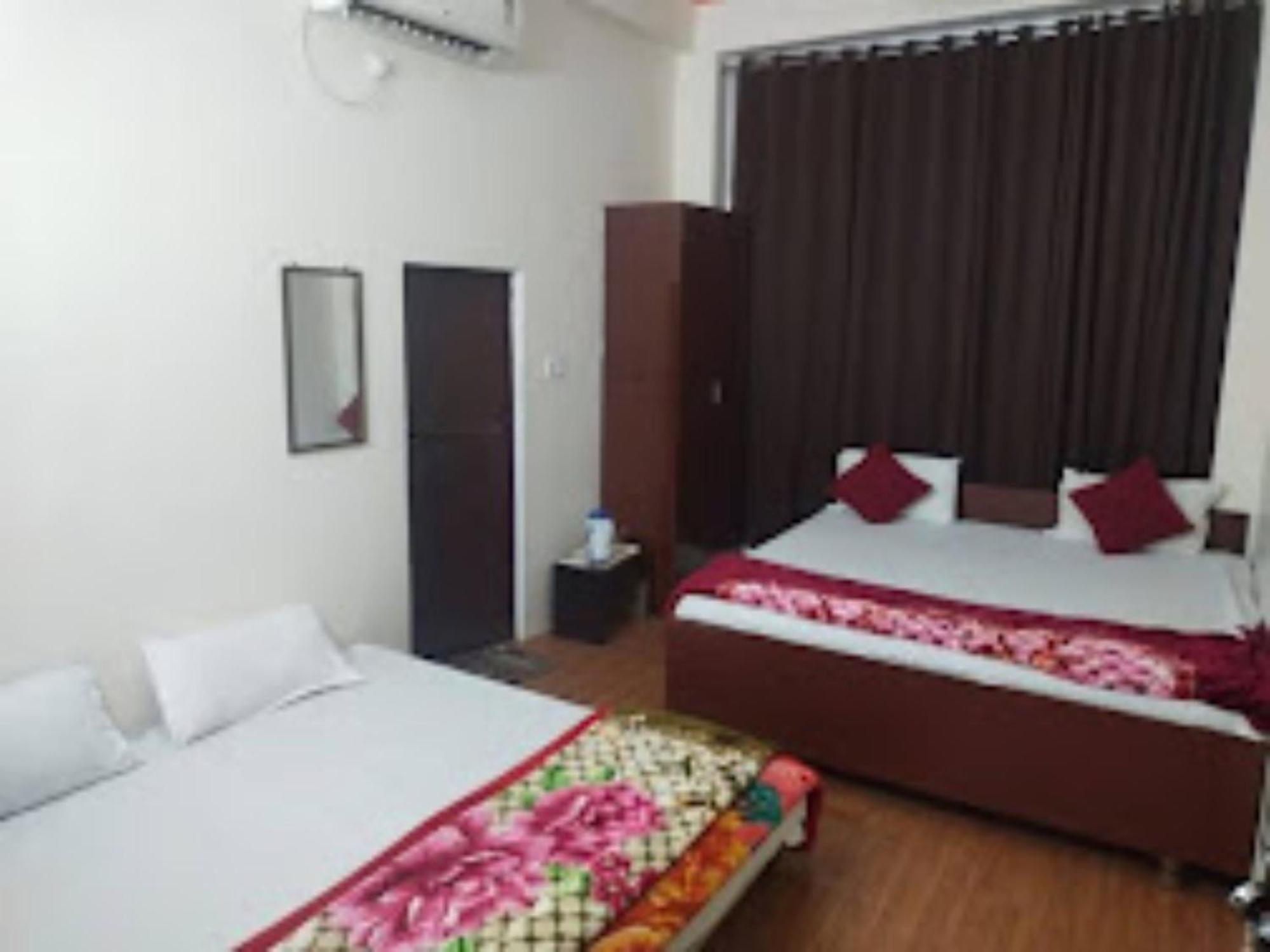 Goroomgo Varanasi Paradise Varanasi - Parking & Restaurant Available - Perfect Location And Comfortable Room Extérieur photo