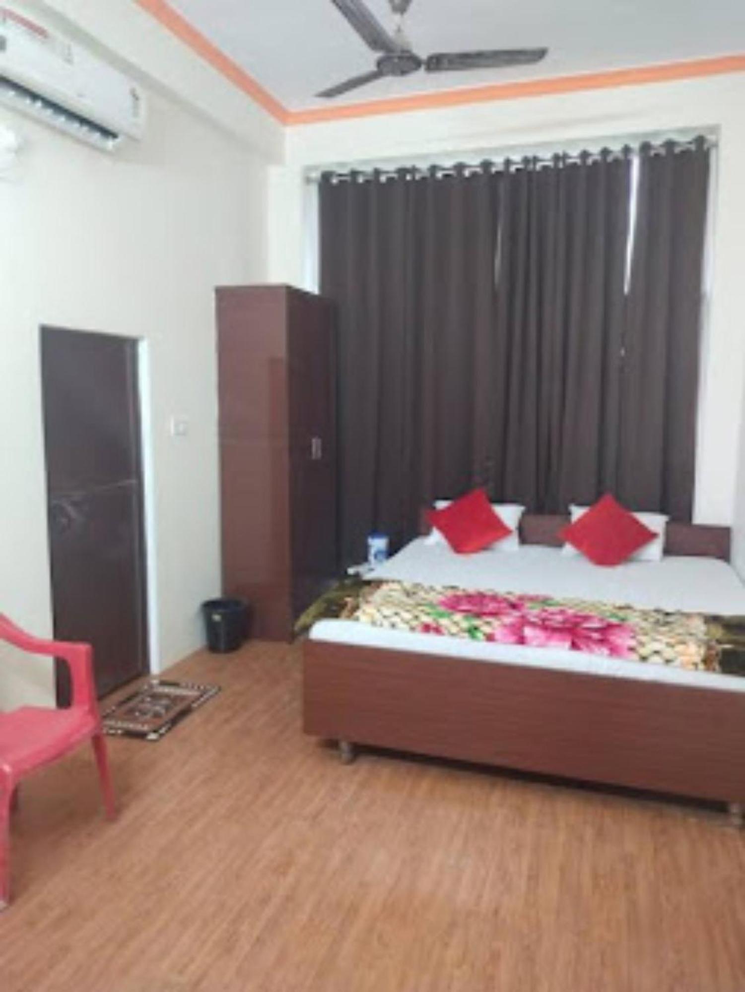Goroomgo Varanasi Paradise Varanasi - Parking & Restaurant Available - Perfect Location And Comfortable Room Extérieur photo