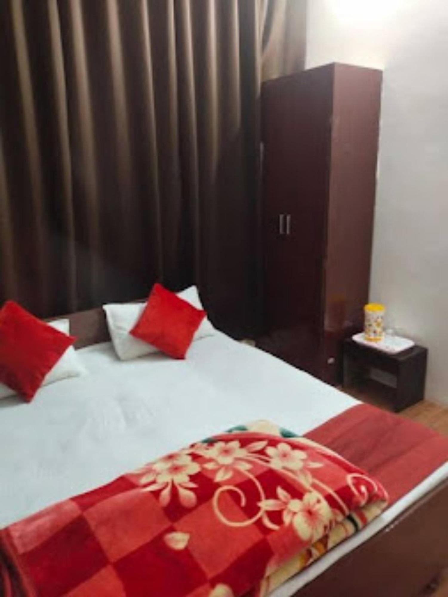 Goroomgo Varanasi Paradise Varanasi - Parking & Restaurant Available - Perfect Location And Comfortable Room Extérieur photo