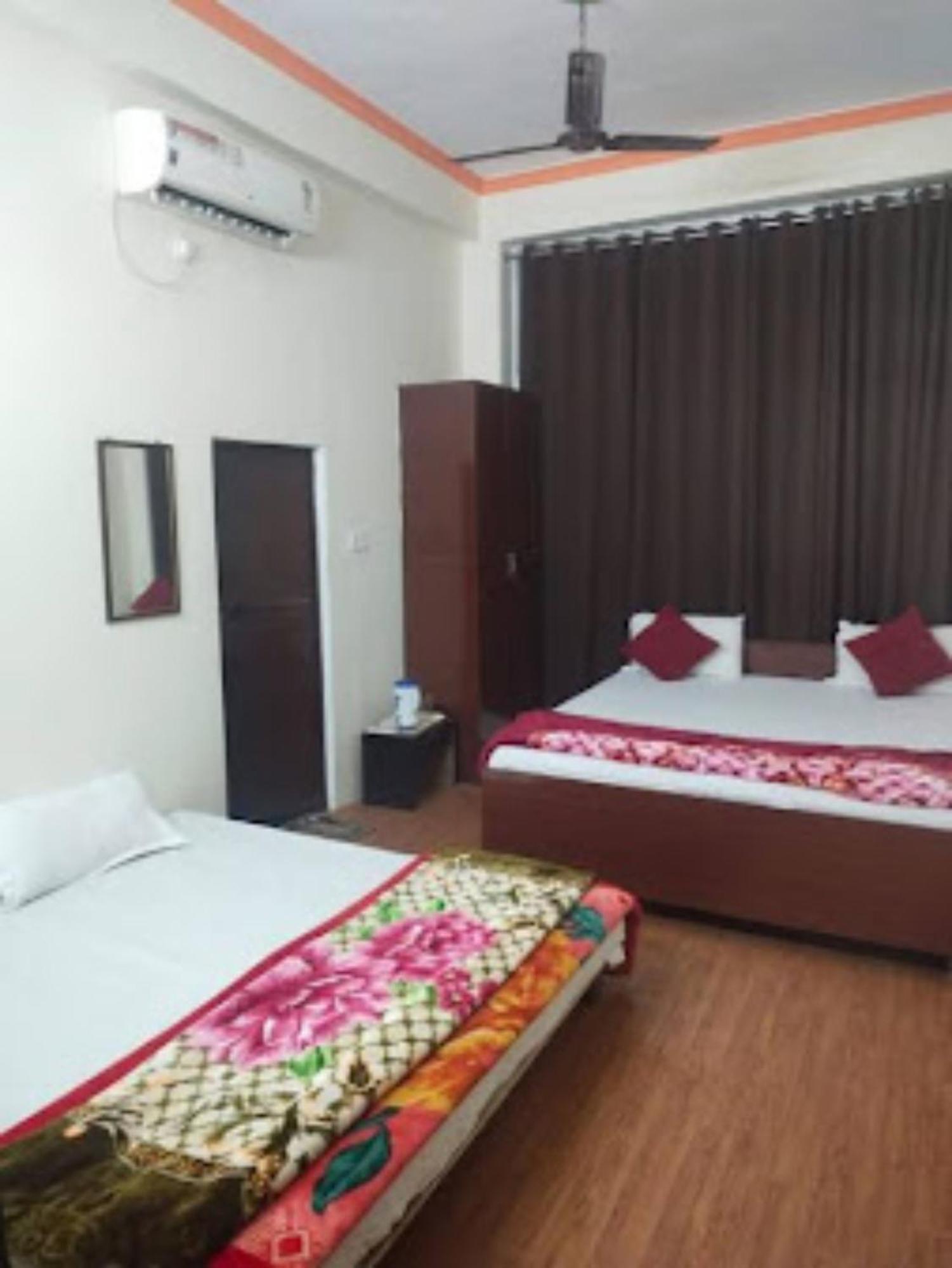 Goroomgo Varanasi Paradise Varanasi - Parking & Restaurant Available - Perfect Location And Comfortable Room Extérieur photo