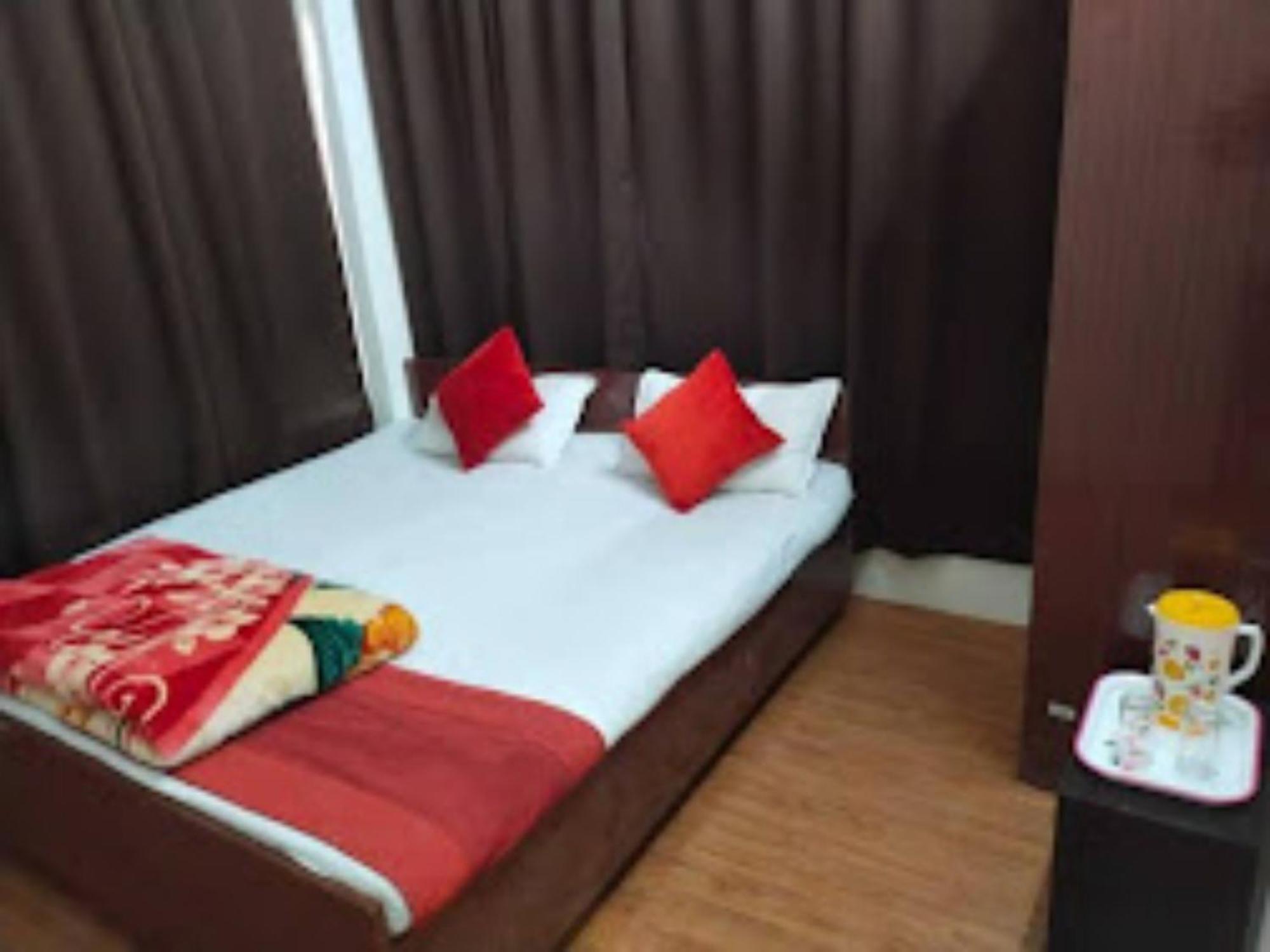 Goroomgo Varanasi Paradise Varanasi - Parking & Restaurant Available - Perfect Location And Comfortable Room Extérieur photo