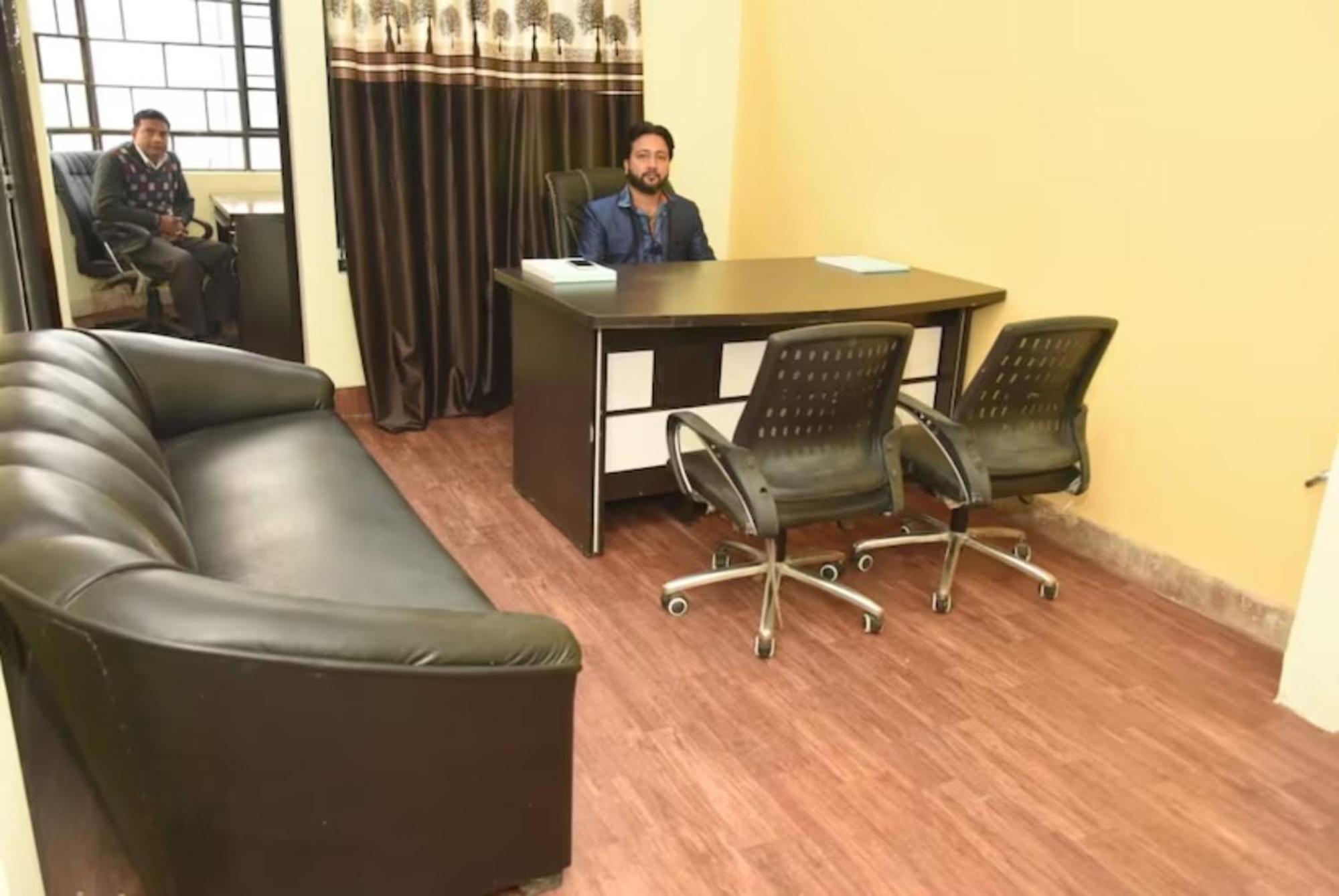 Goroomgo Varanasi Paradise Varanasi - Parking & Restaurant Available - Perfect Location And Comfortable Room Extérieur photo