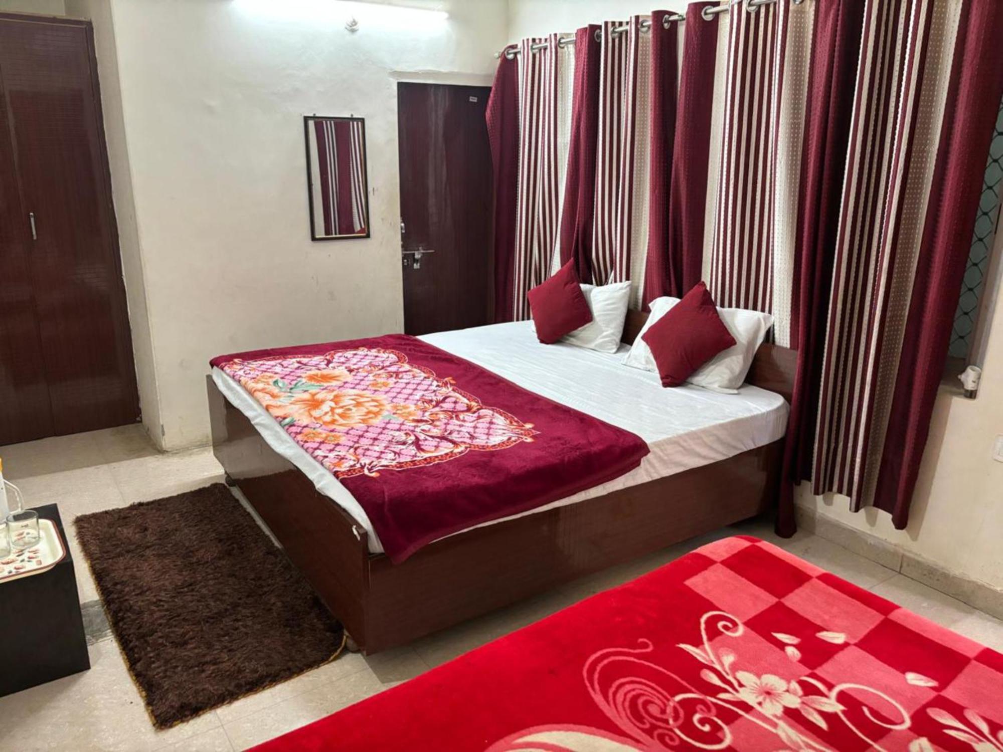 Goroomgo Varanasi Paradise Varanasi - Parking & Restaurant Available - Perfect Location And Comfortable Room Extérieur photo