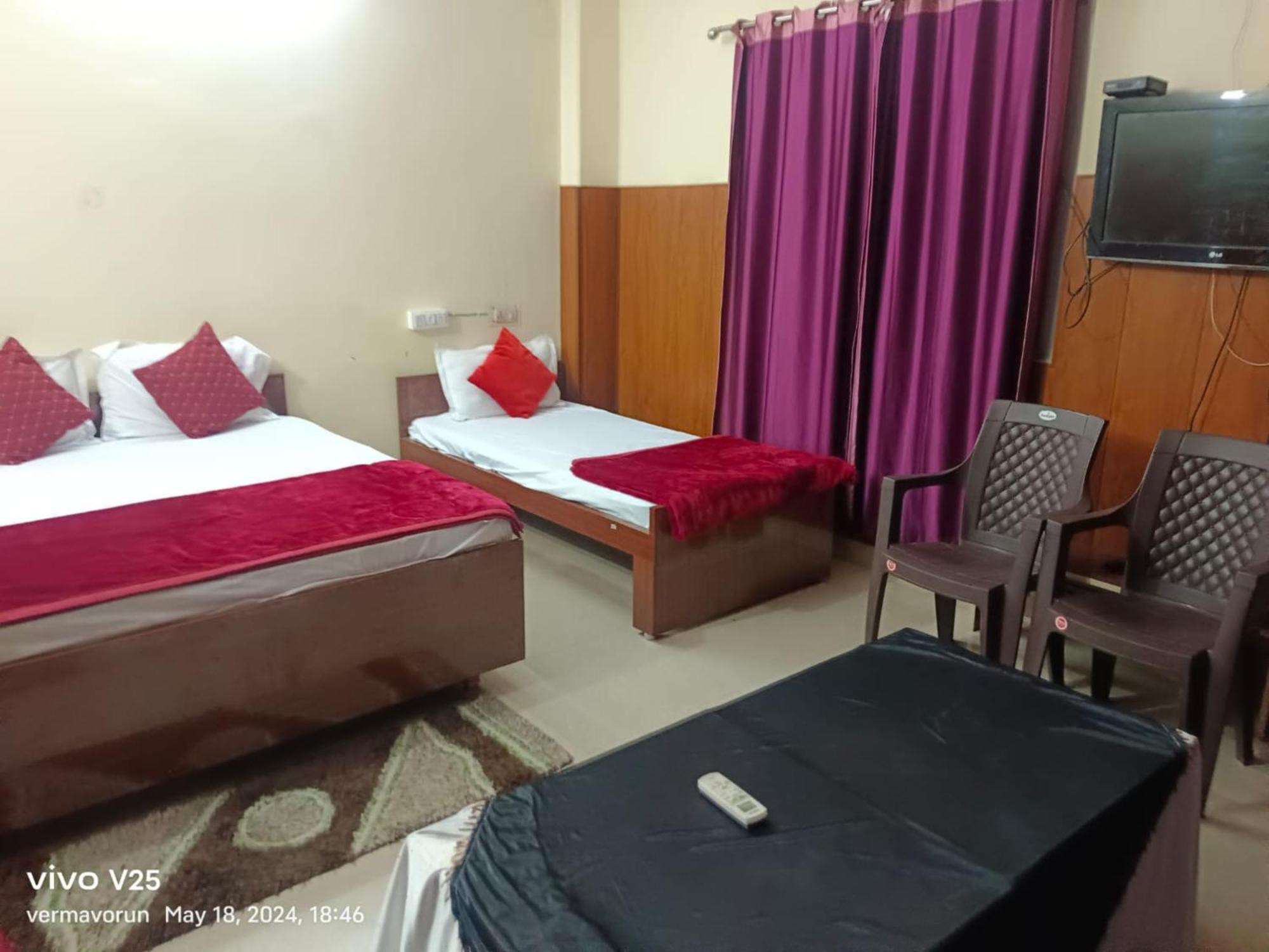 Goroomgo Varanasi Paradise Varanasi - Parking & Restaurant Available - Perfect Location And Comfortable Room Extérieur photo