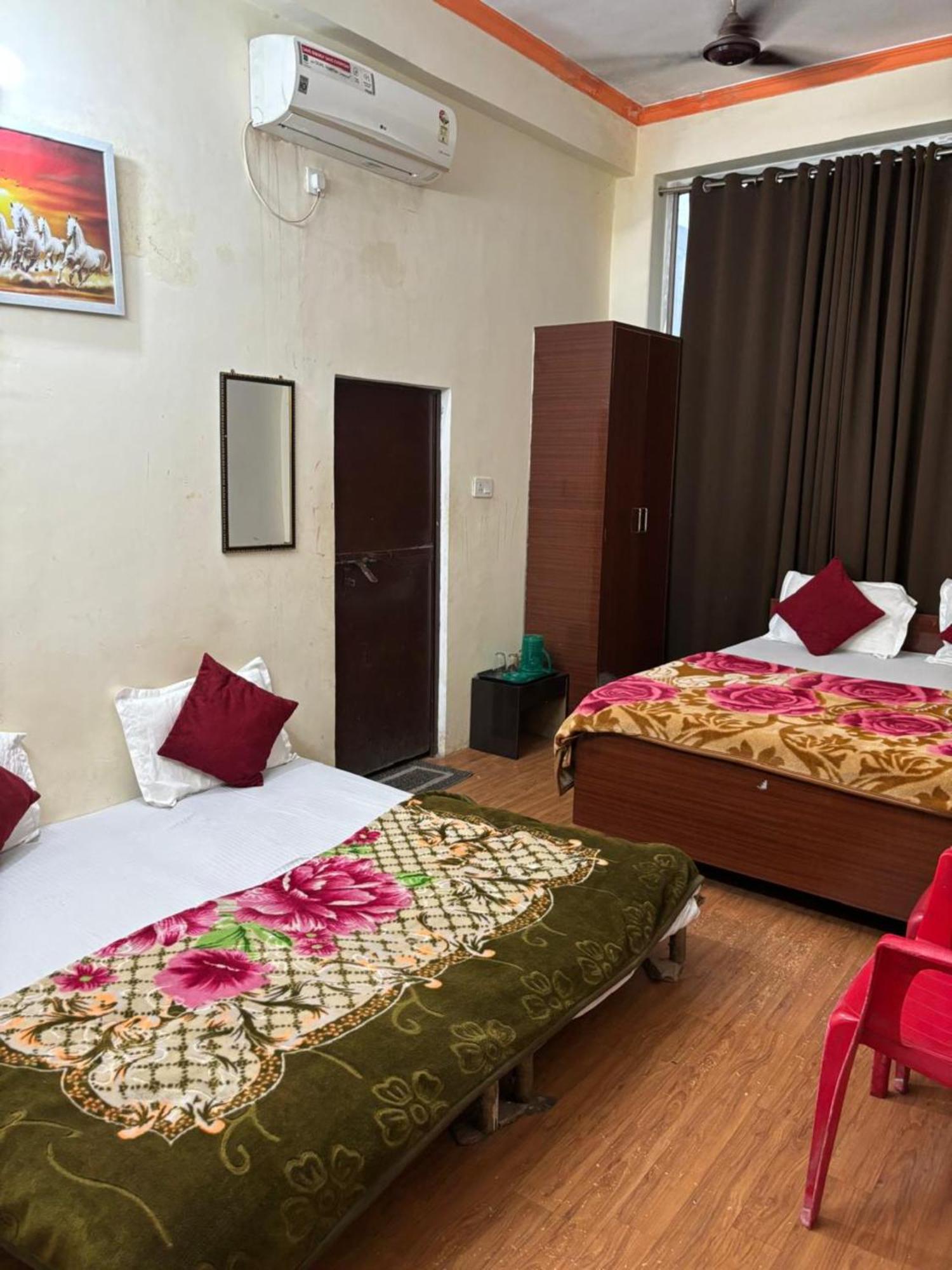 Goroomgo Varanasi Paradise Varanasi - Parking & Restaurant Available - Perfect Location And Comfortable Room Extérieur photo