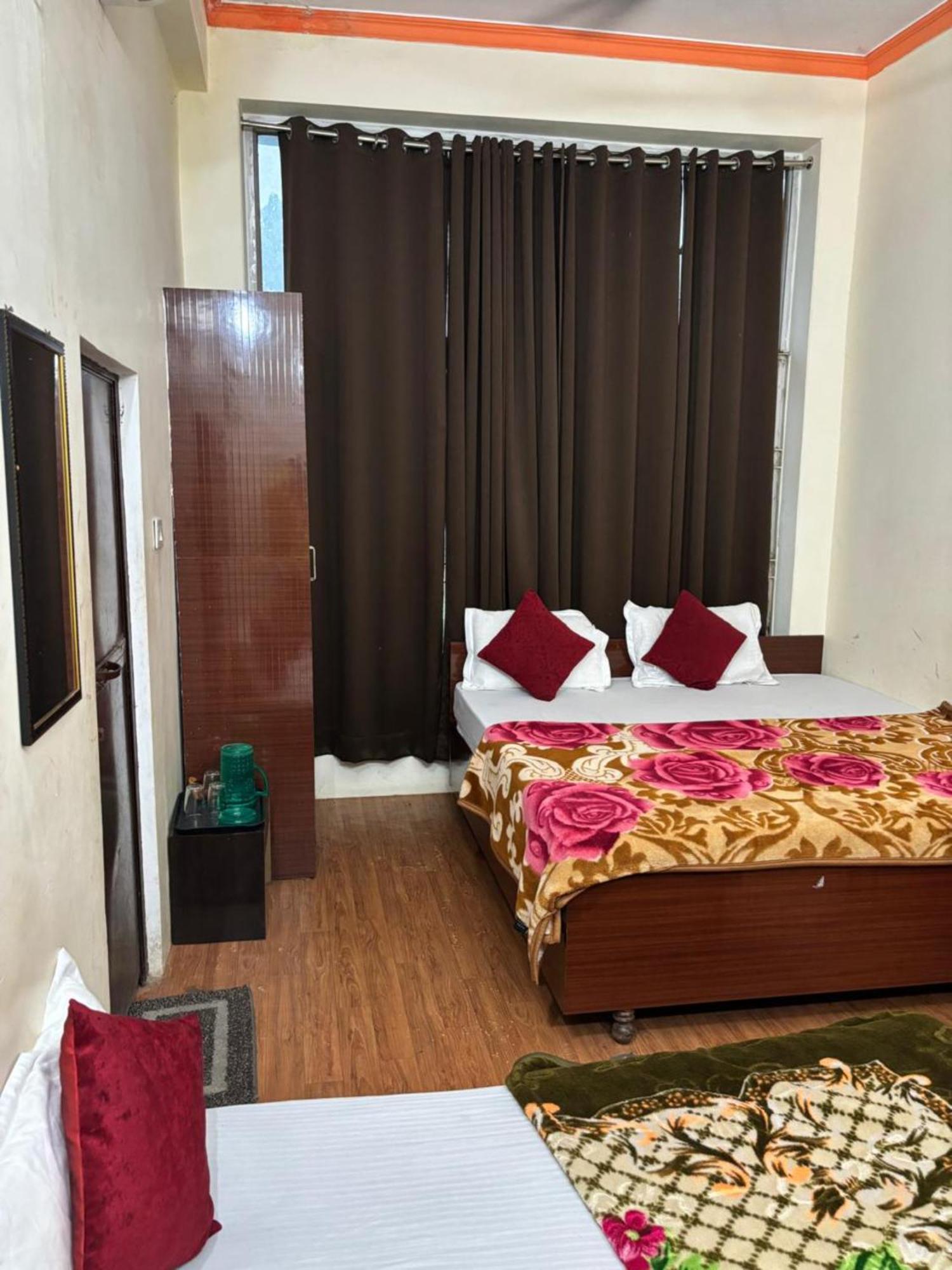 Goroomgo Varanasi Paradise Varanasi - Parking & Restaurant Available - Perfect Location And Comfortable Room Extérieur photo