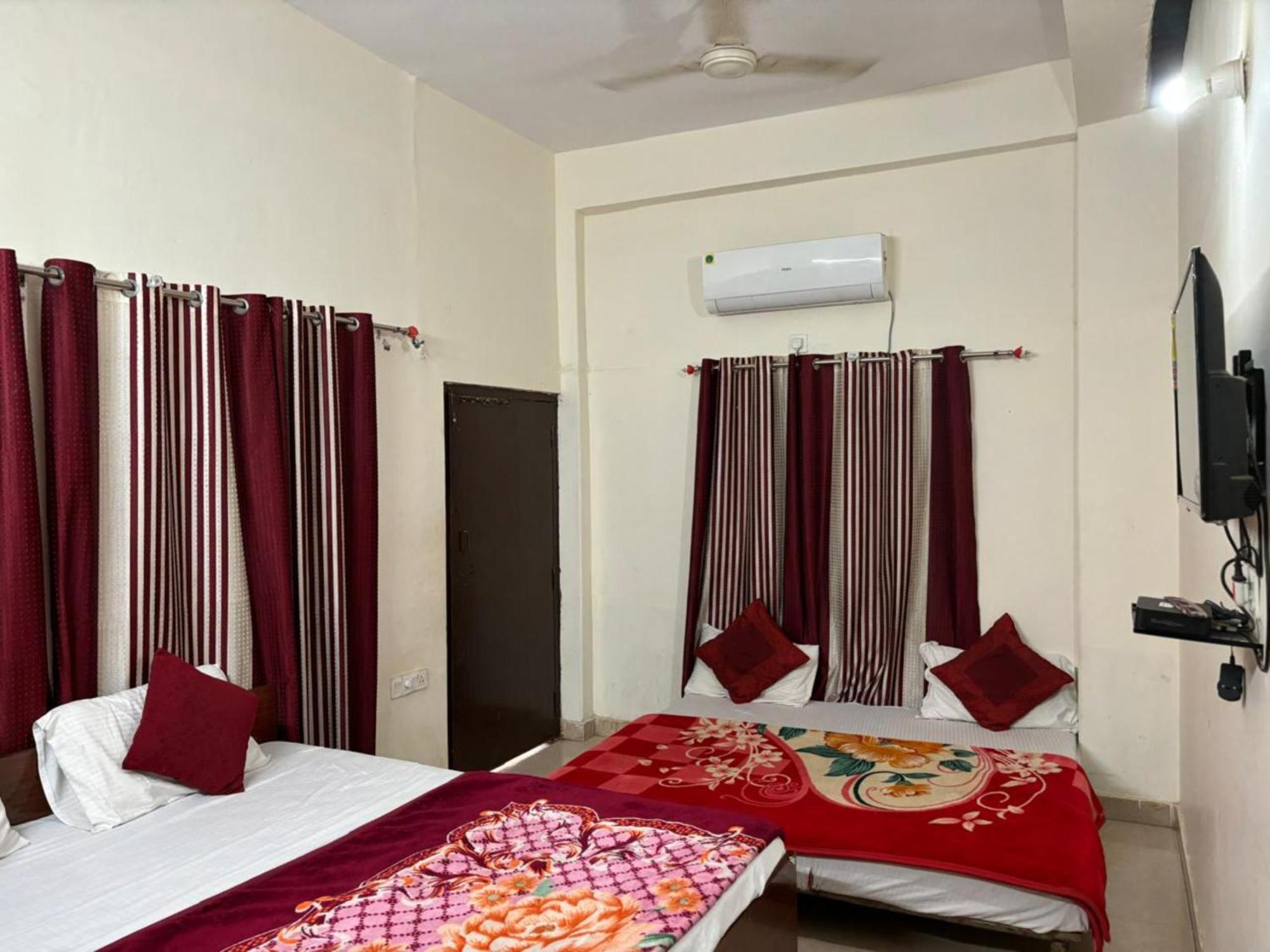Goroomgo Varanasi Paradise Varanasi - Parking & Restaurant Available - Perfect Location And Comfortable Room Extérieur photo