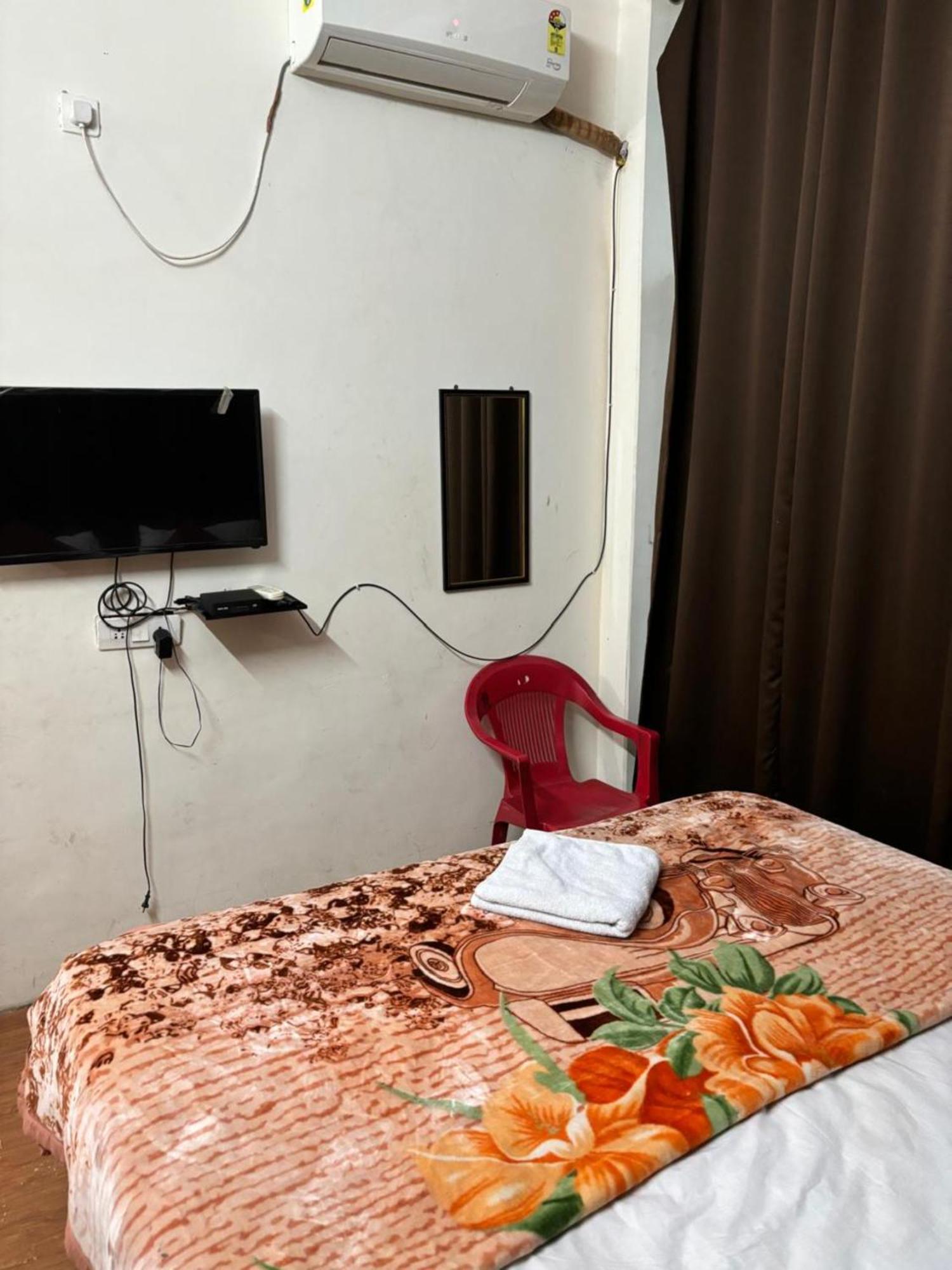 Goroomgo Varanasi Paradise Varanasi - Parking & Restaurant Available - Perfect Location And Comfortable Room Extérieur photo