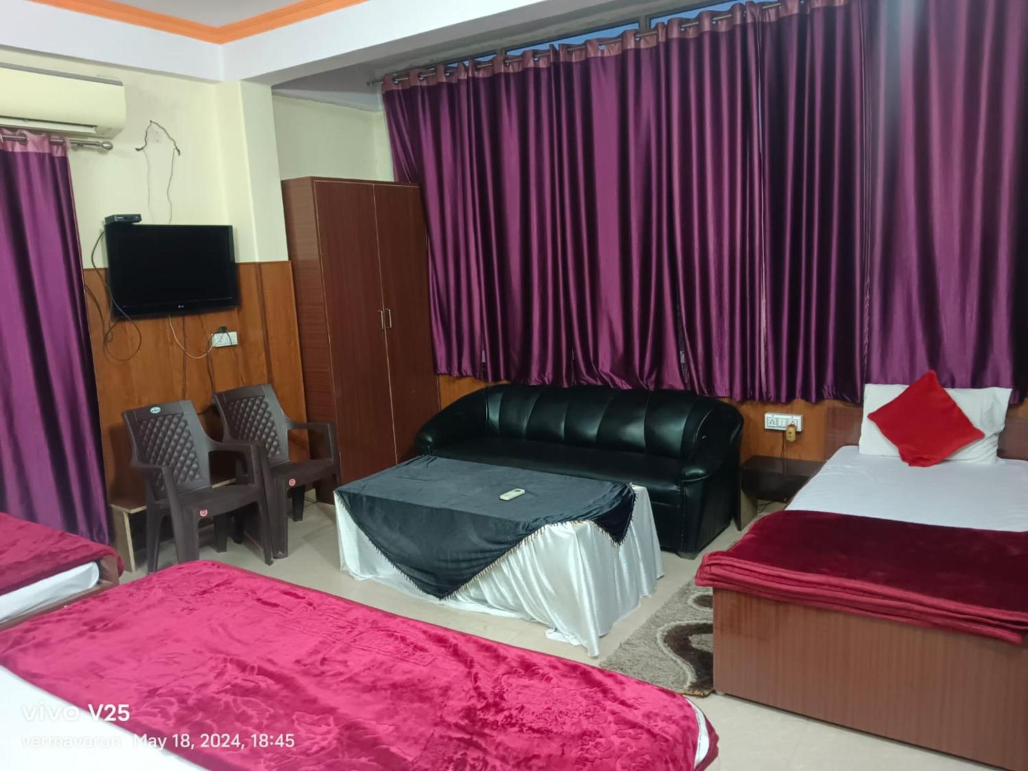 Goroomgo Varanasi Paradise Varanasi - Parking & Restaurant Available - Perfect Location And Comfortable Room Extérieur photo